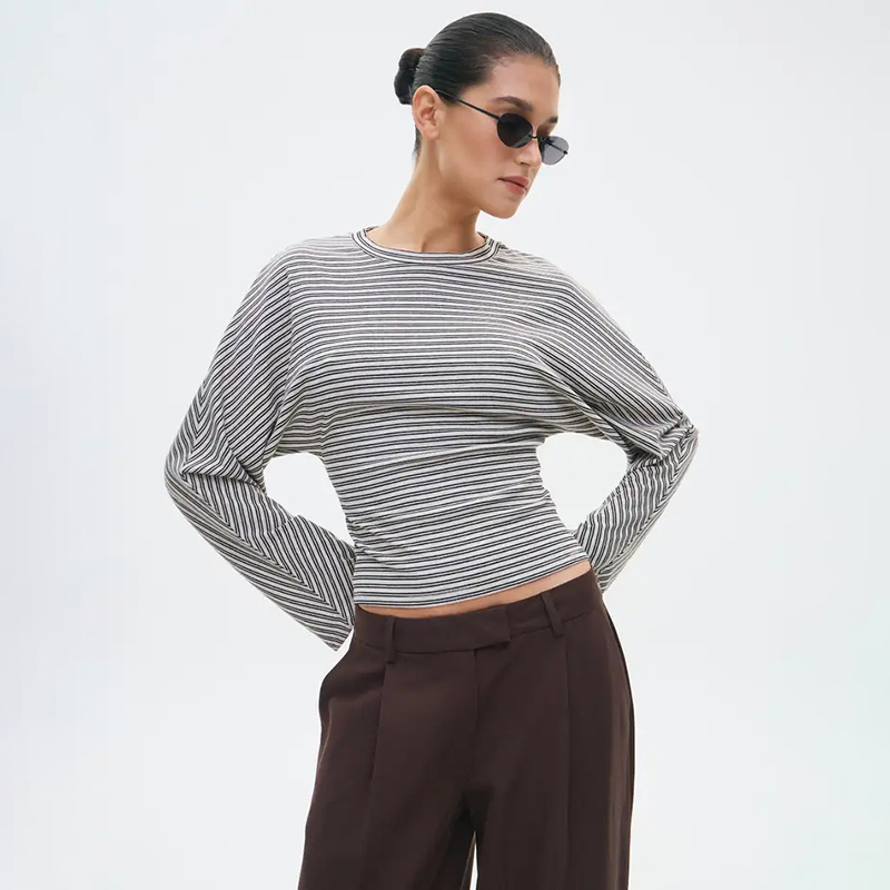 2025年女性服トレンド ストライプ柄プリントTシャツ 長袖 - Winter Clothing Trends 2025 Women'S のレビューと価格